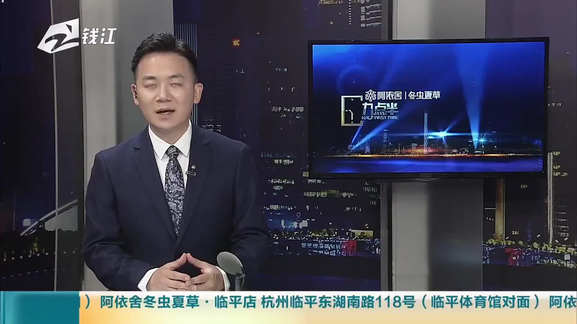 河里有人? 公交司机赶紧停车一头扎进河里