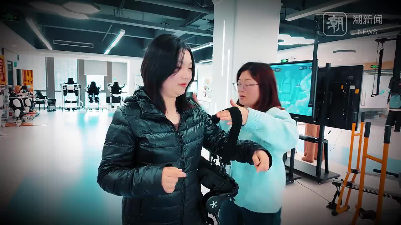 探访科技新小龙vlog | 潮新闻记者体验程天科技的外骨骼机器人,能健步如飞吗?
