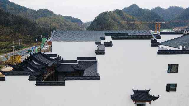 “水秀”“灯会”闹剧何时休