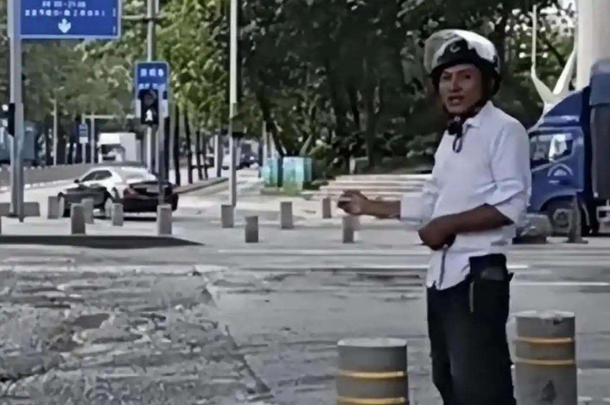 “卷尺哥”量出爱与责任