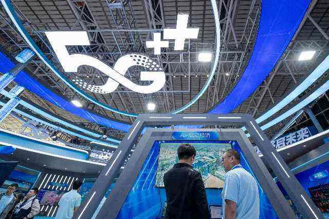 eSIM办卡设“高龄线”  老人不该被“拒之门外”