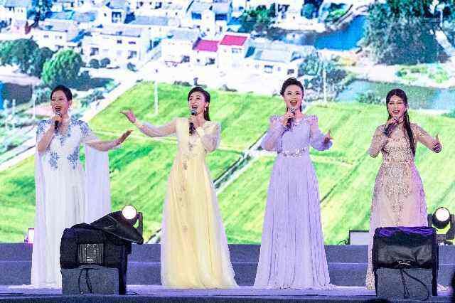 村歌村戏很有戏