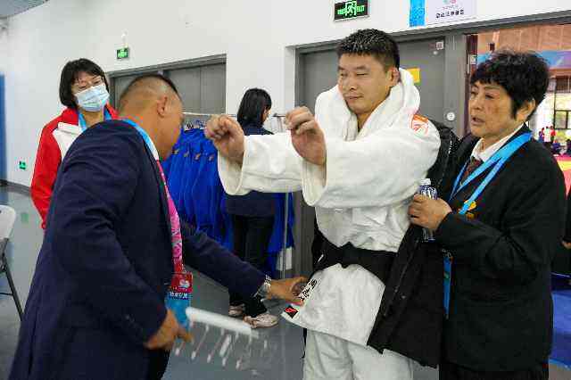 自强与热爱点亮生命的光芒