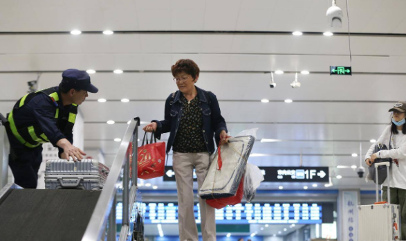 十米的行李传送带,凭啥火了几个月