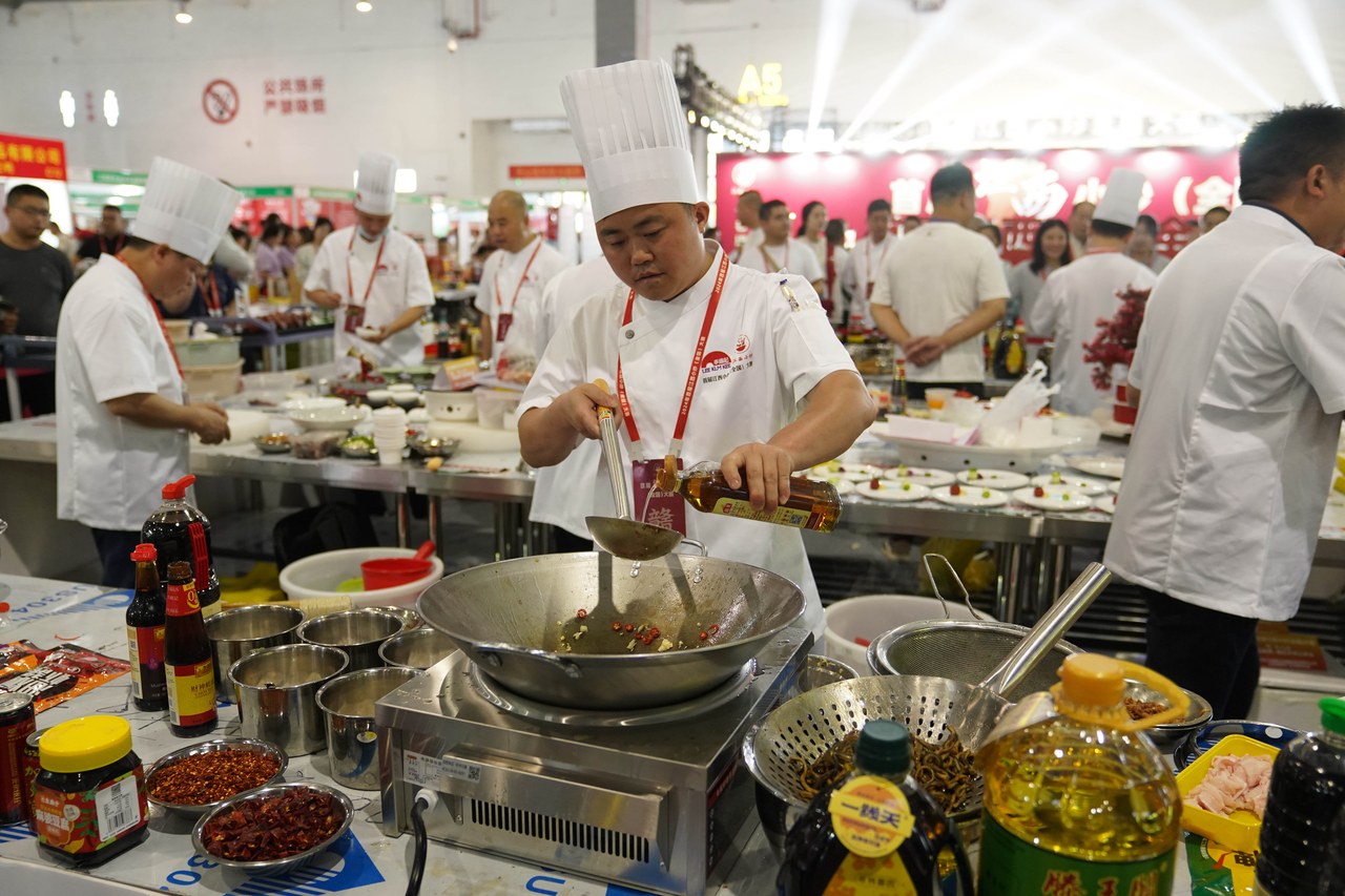 一碗江西小炒，盛着温情与交融