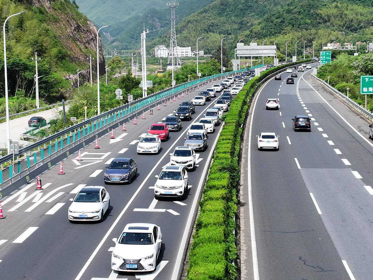 高速充电遇潮汐压力,补能难题怎么解
