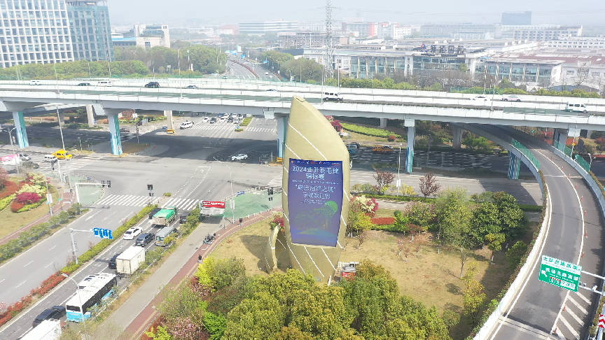 星空体育：新规实施宁波首个户外广告设施完成申请