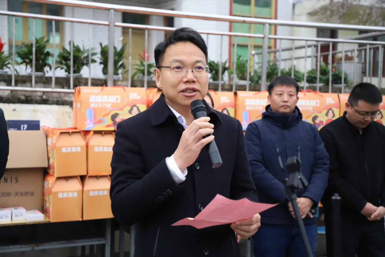 农工党省委会赴贵州大方县开展“春风里的小小心愿”公益活动