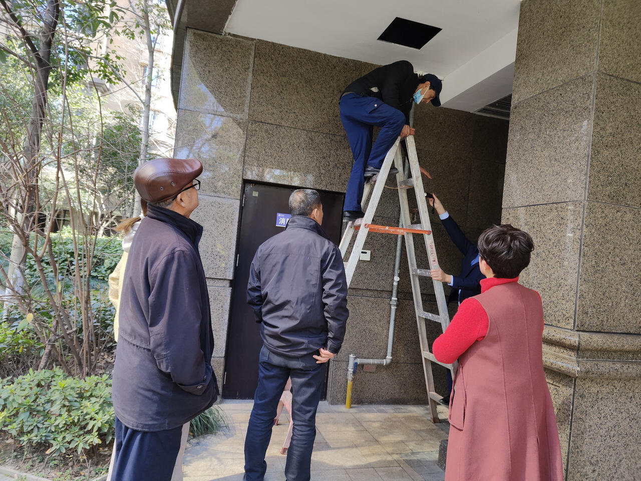 博鱼体育杭州紫阳街道：厨房污水惹人恼 及时疏通解民忧(图1)