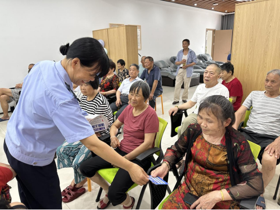 嘉善干窑镇开展“夏日送清凉 关怀沁人心”活动 夯实美丽城镇“生活美”建设