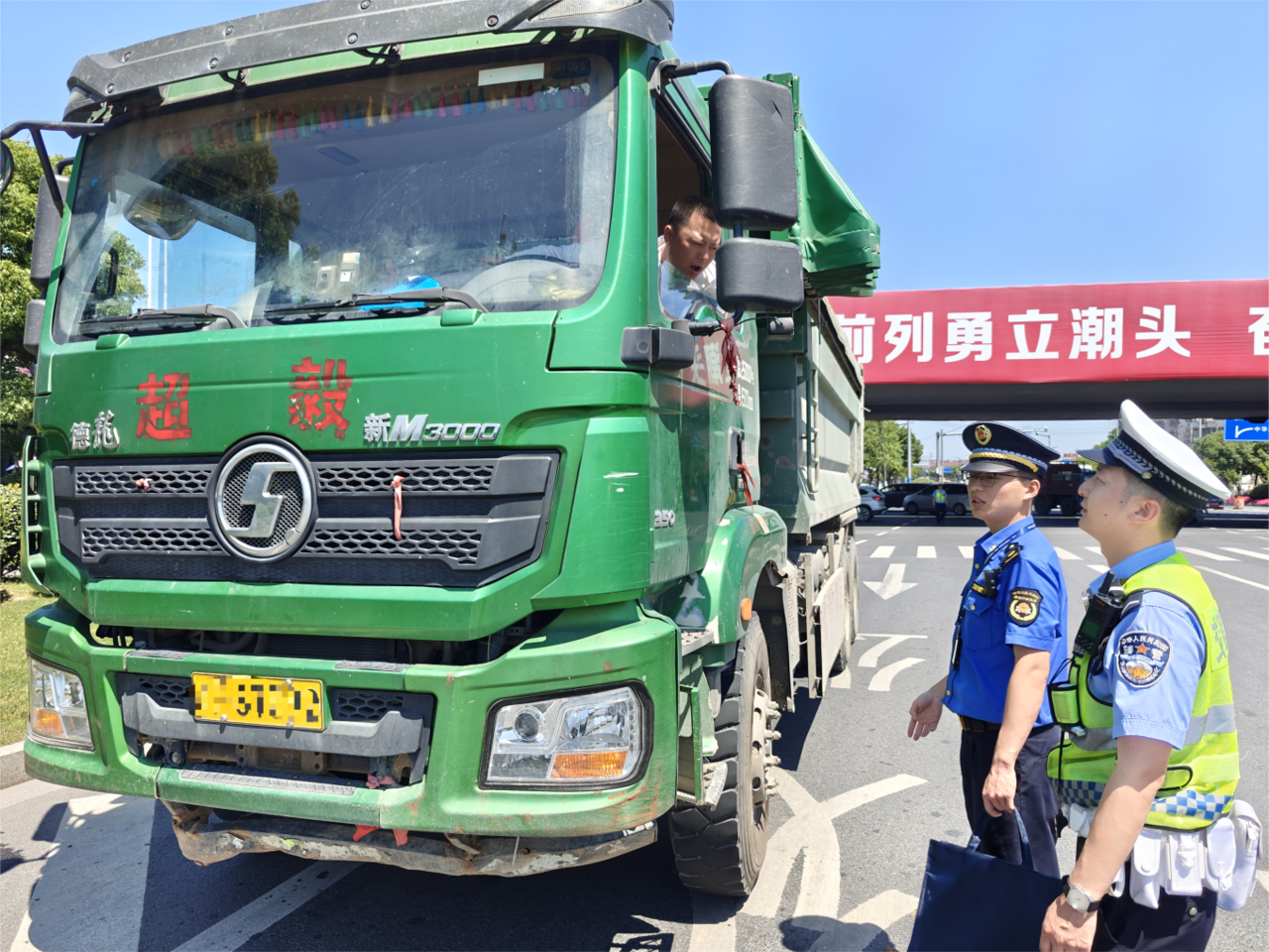 嘉兴南湖区大桥镇：“三个强化”严管建筑垃圾处置完美真人(图2)