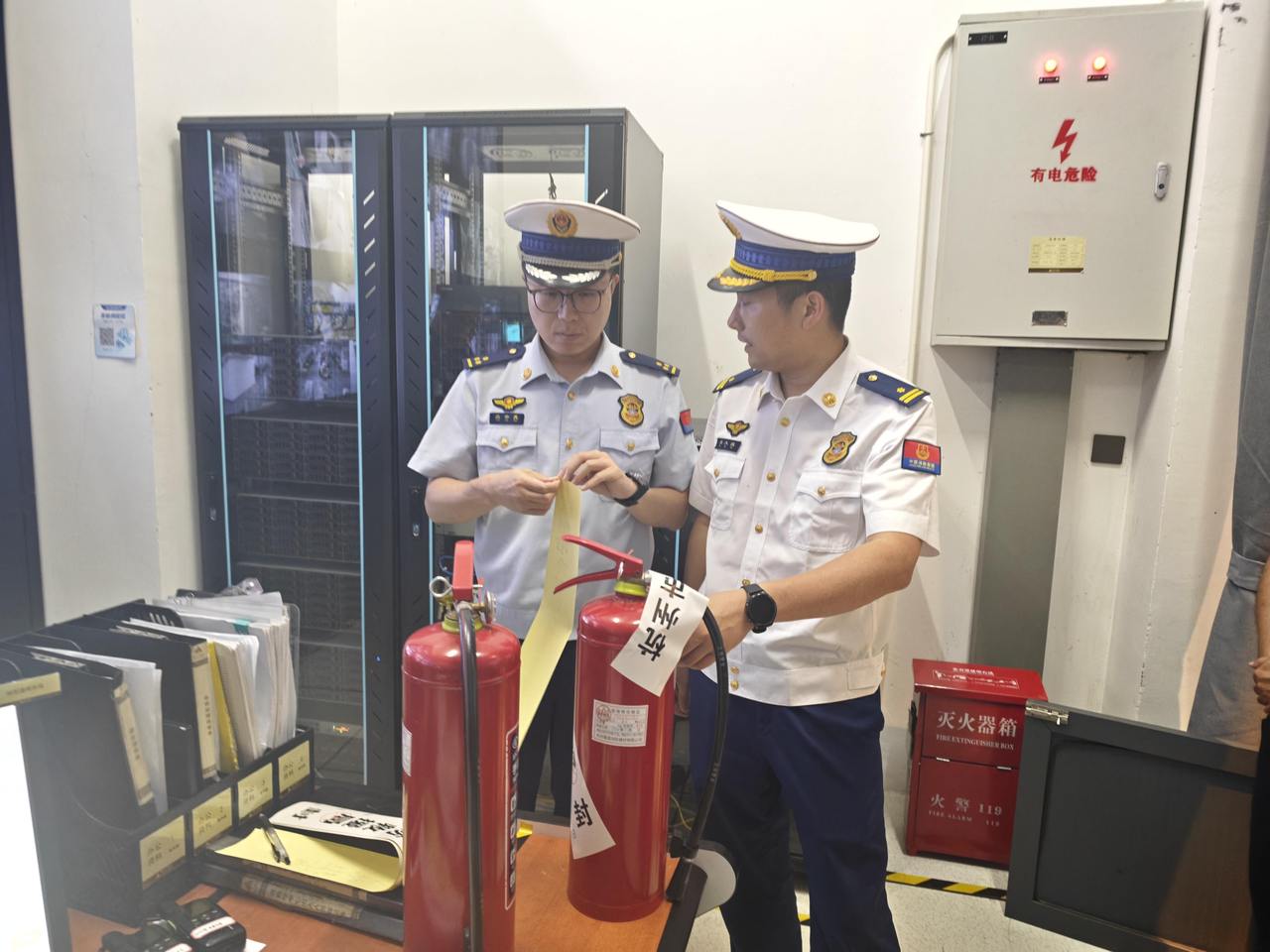 把好“灭火器维修关”余杭区消防救援局开展消防产品质量抽样检查(图1)