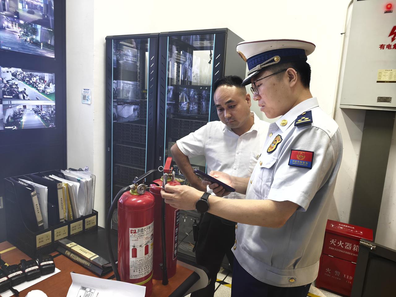 把好“灭火器维修关”余杭区消防救援局开展消防产品质量抽样检查(图2)