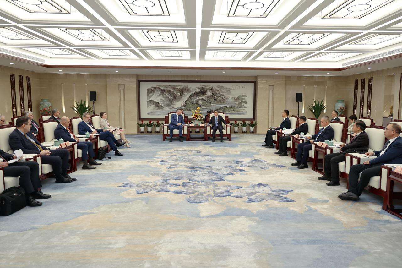 25日上午,省长刘捷在杭州会见了欧盟国家驻华大使代表团。潮新闻记者 陆乐 摄.jpg