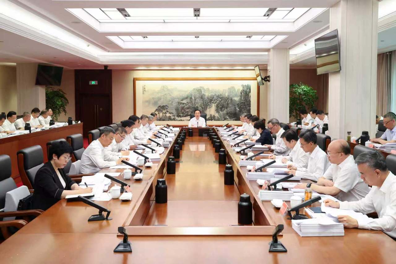 5月18日上午,省委常委会召开会议,省委书记王浩主持。.jpg