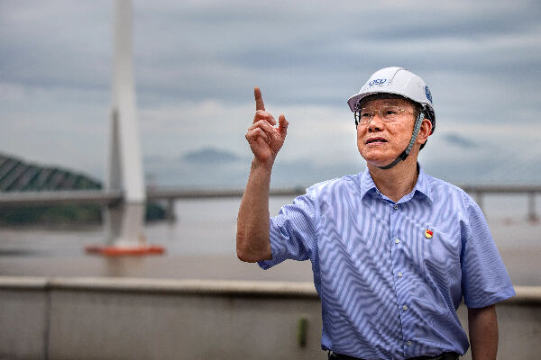 榜样力量| 吴波明：三十五载坚守 铸就共富路