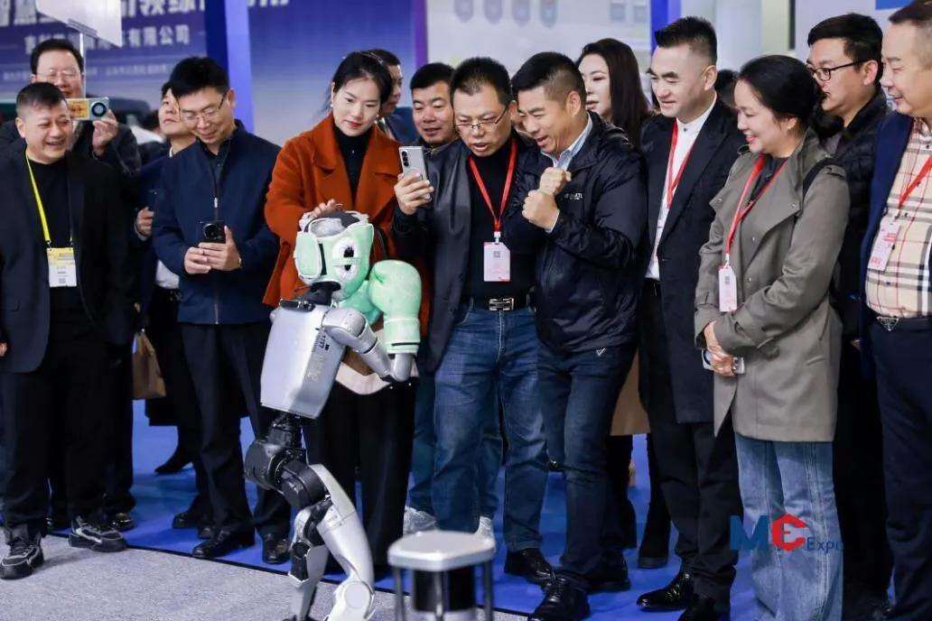 1992426858133565440.webp 图片