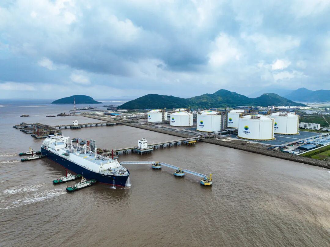 图为：浙江舟山液化天然气（LNG）接收及加注站三期LNG储罐及配套设施项目.jpg