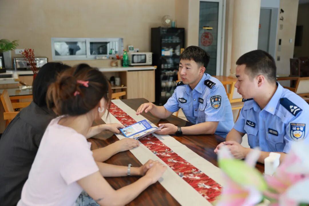 2074454749213605888.jpg 图片