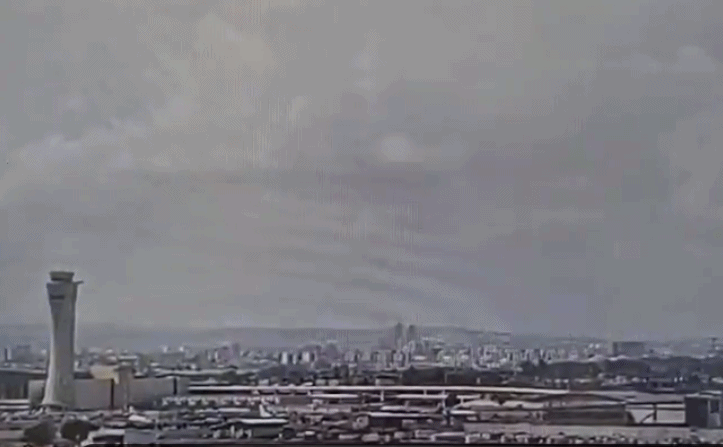 1919542672905658368.gif