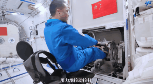 抗阻锻炼装置使用.gif
