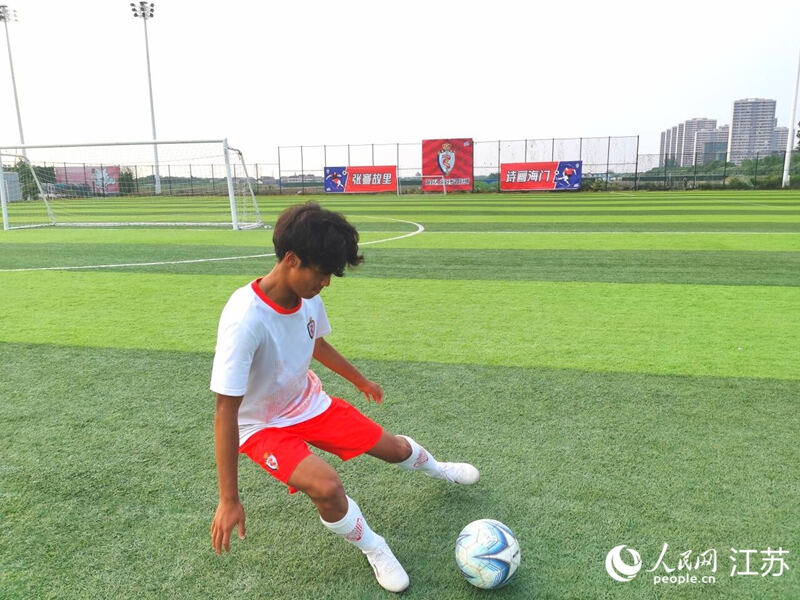 1993515546842214400.jpg 正在训练中的王鑫鹏。人民网记者 王继亮摄