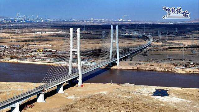 2002567112739913728.jpg 包银高铁乌海黄河特大桥