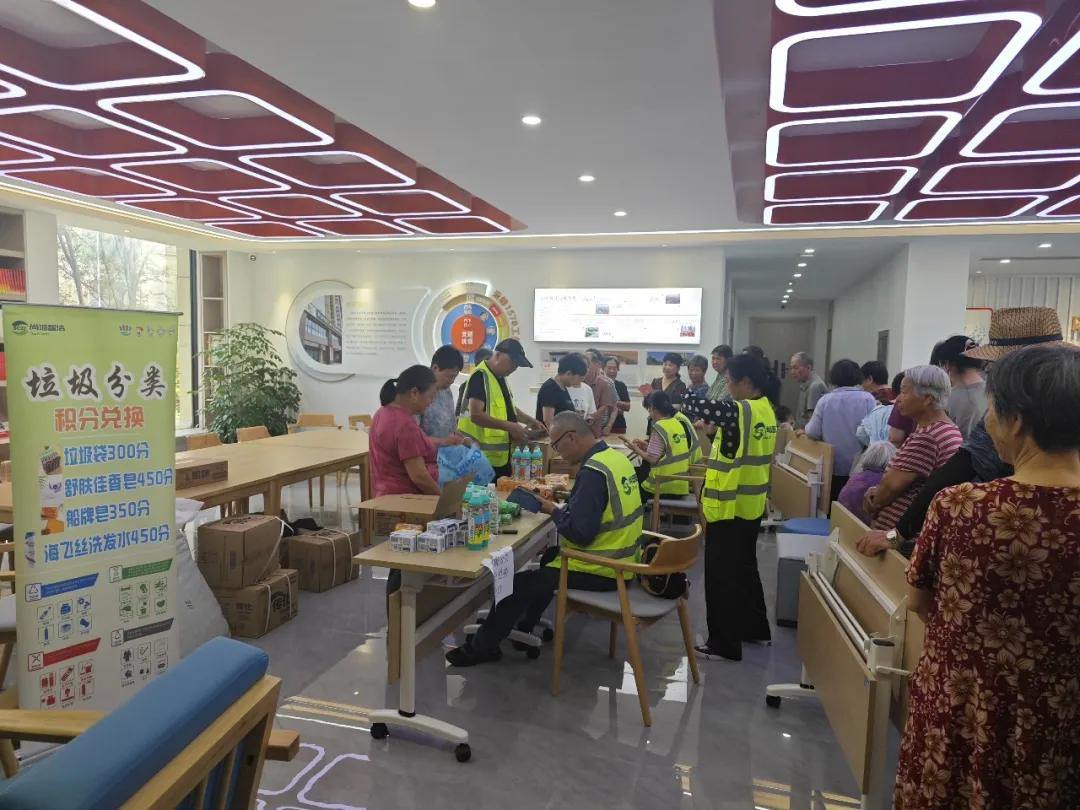 2080579273491419136.webp 图片