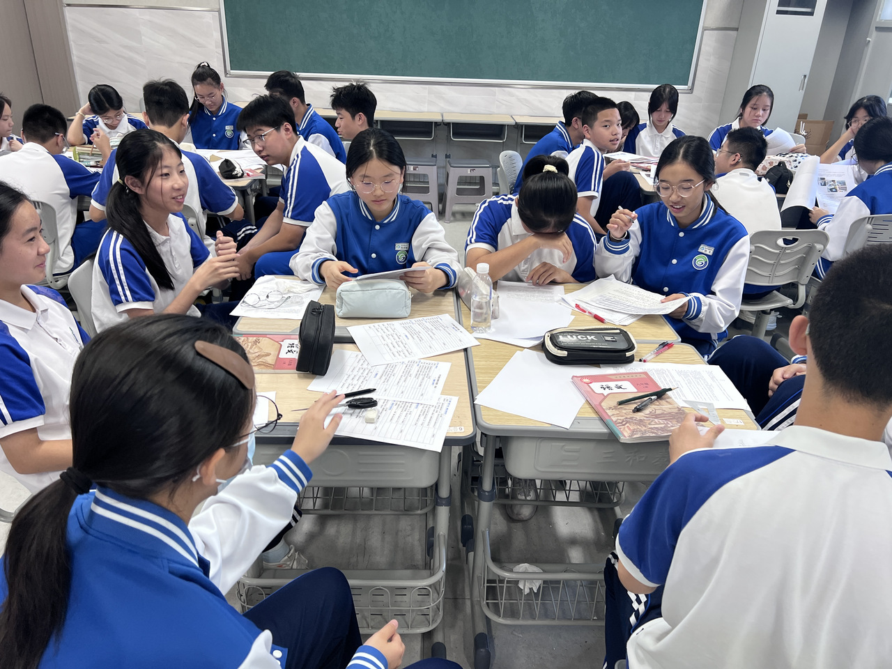 分组讨论现场.jpg