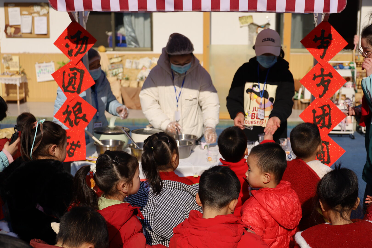 4邻里节当天 传统小吃3.png