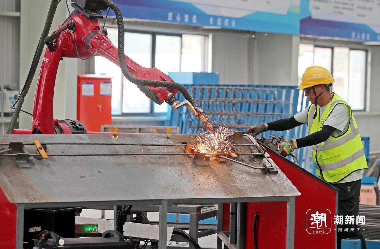 机器人焊接毫米级精度温州交通基建迈入“智造”阶段