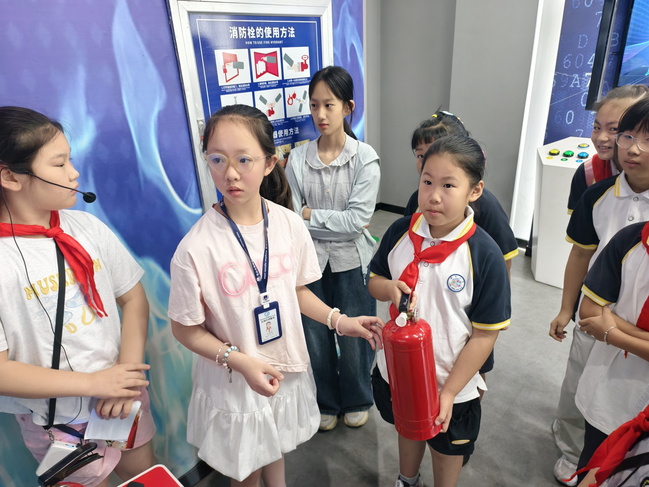 讲解员1.jpg