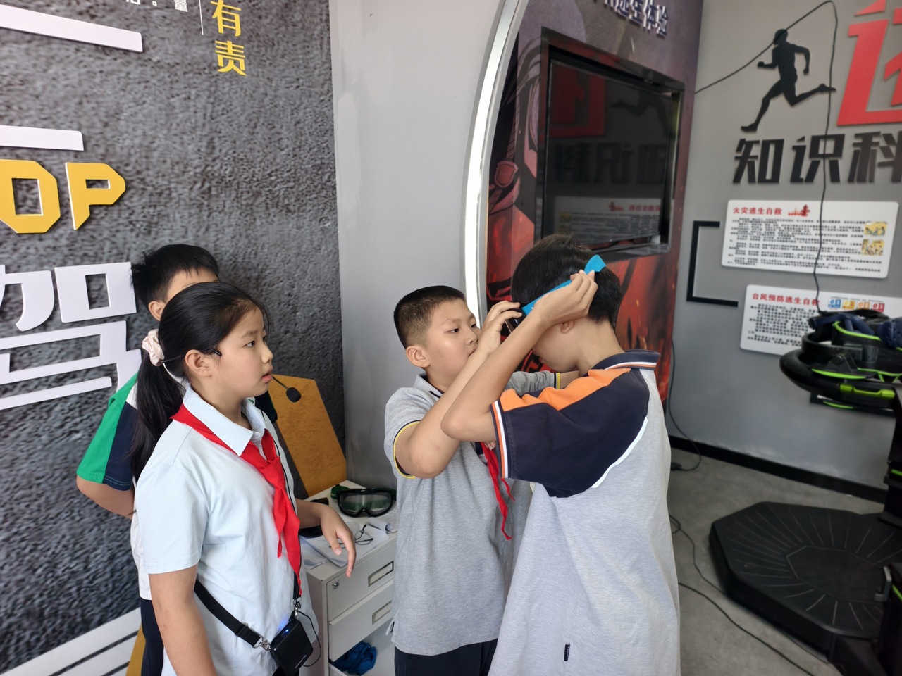 讲解员2.jpg