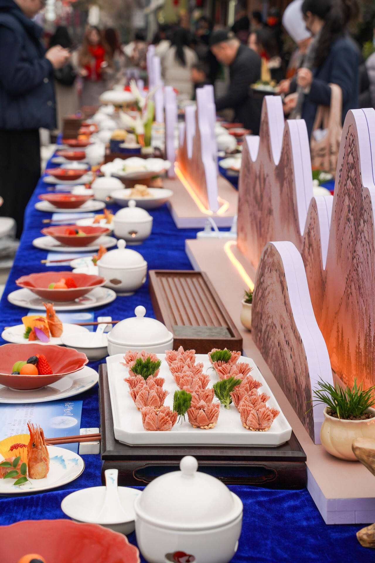 2025年1月宁波南塘老街”长桌宴“ 2 宁波市文化广电旅游局供图.jpg