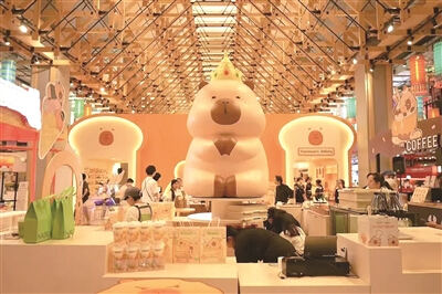 宁波原创IP“豚豚崽”泰国首店(企业供图).jpg