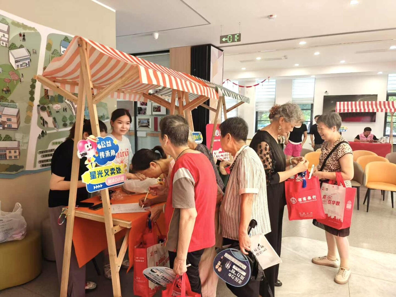 “星光义卖”摊位.jpeg