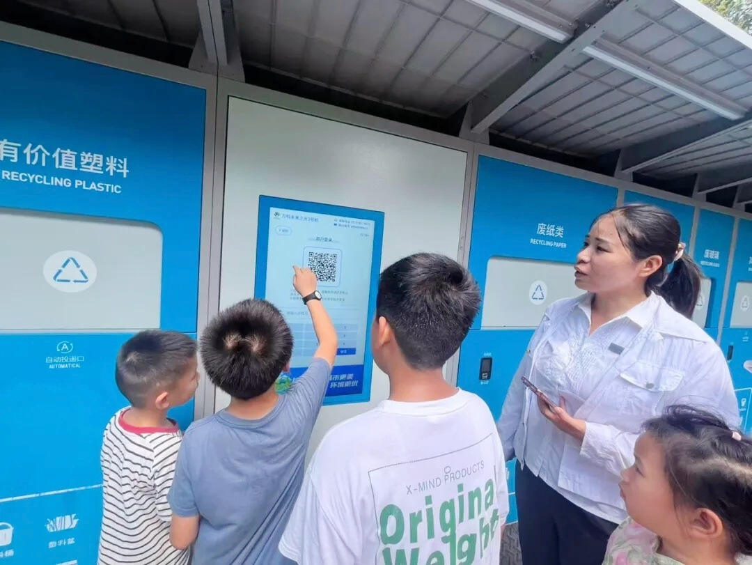 全品类生活垃圾智能回收箱.jpg
