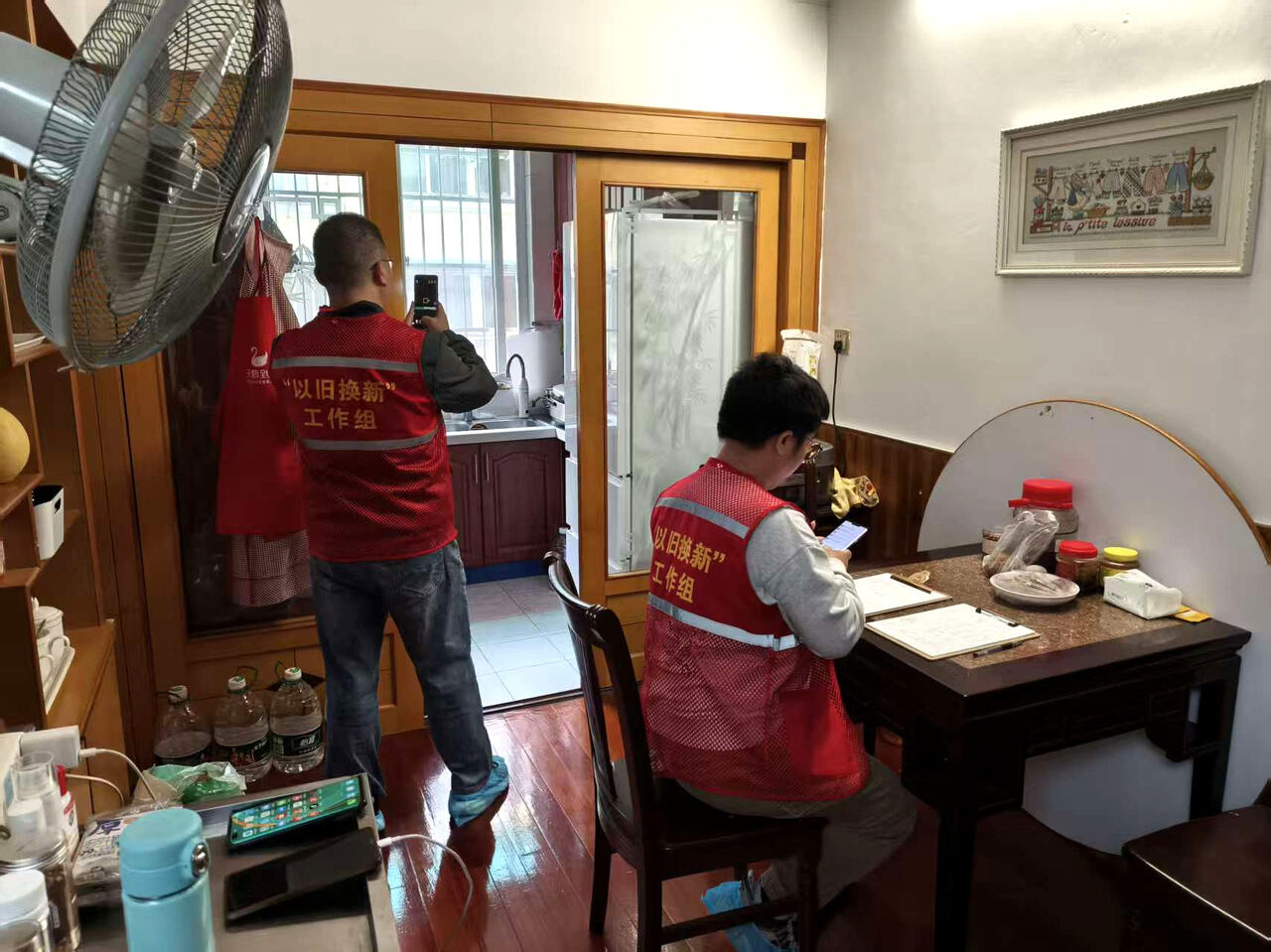 宁波市商品住房“以旧换新”工作组上门评估。宁波市住建局 供图.jpg