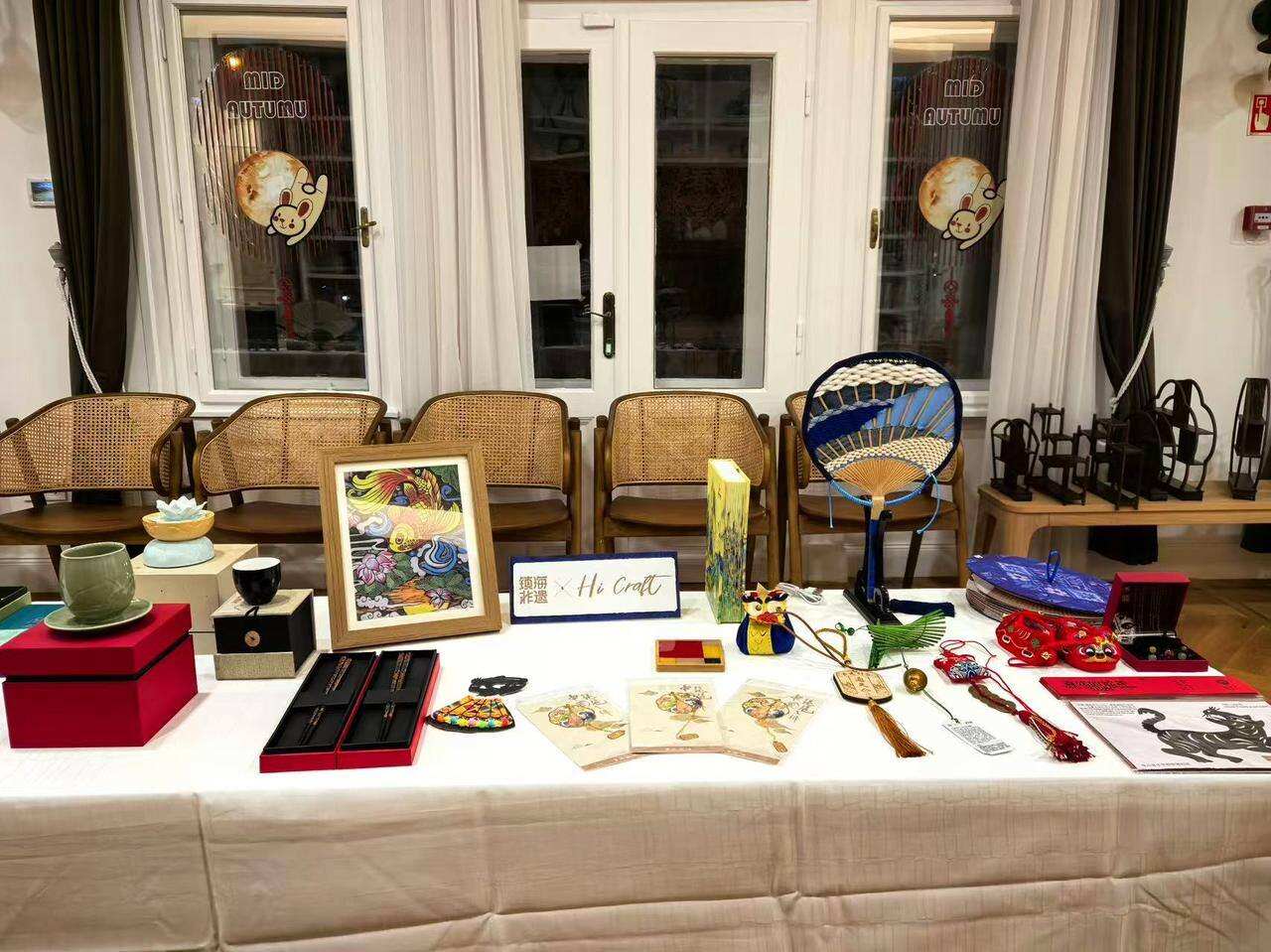 镇海非遗产品亮相匈牙利布达佩斯中国文化中心 共享联盟·镇海 供图.jpg