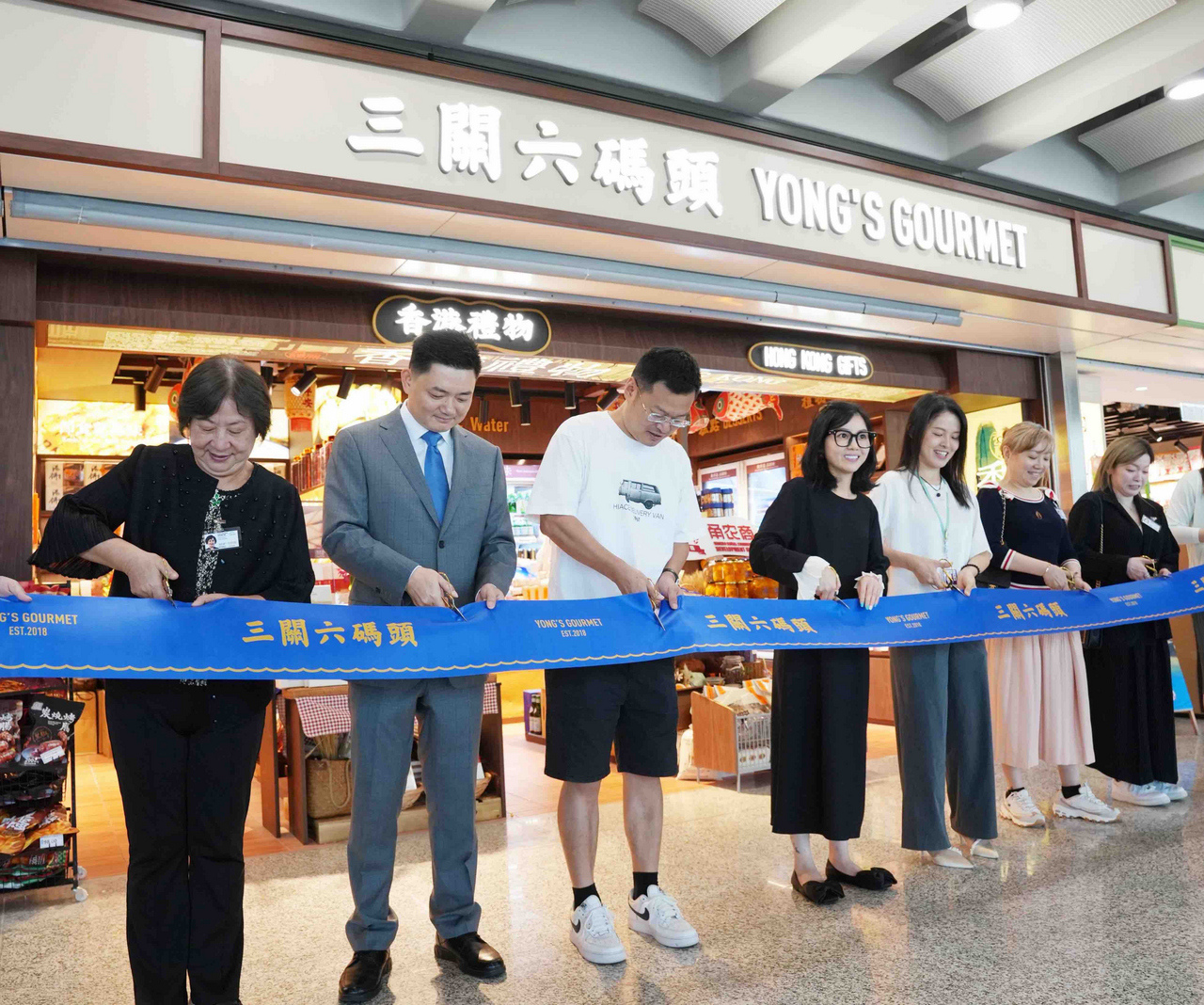开店剪彩。受访者供图.jpg