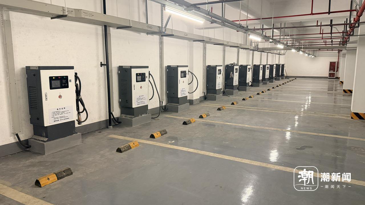 宁波姚江南岸3号停车场地下一层闲置的充电桩 记者 竺佳 摄.jpg
