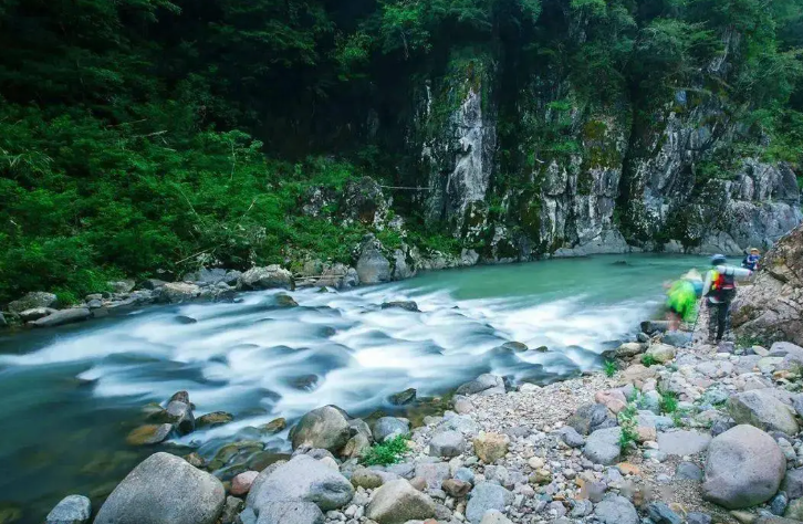 浙江人私藏的 “天然冰箱”！解锁这些小众溯溪地→