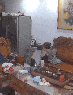 2066821254387544064.gif