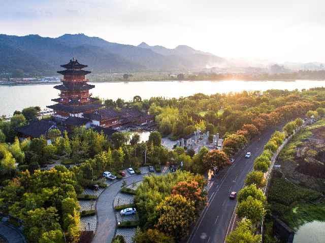 吴舜泽以普通党员身份参加所在党支部组织生活会