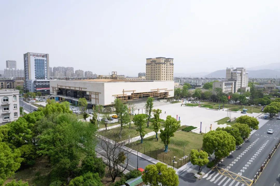 2082718017157795840.webp 图片