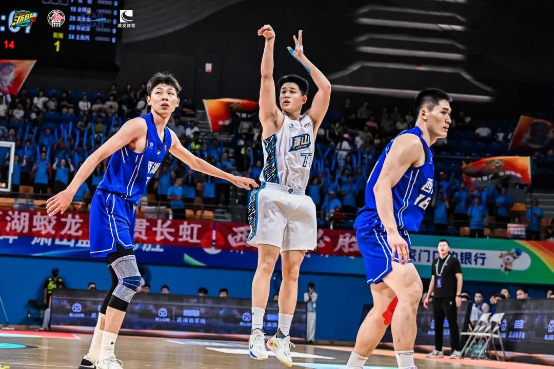 2082718018286063616.webp 图片
