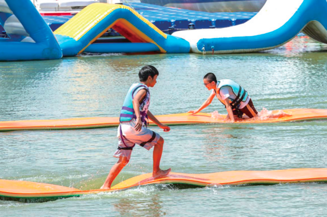 水上冲浪享夏日清凉