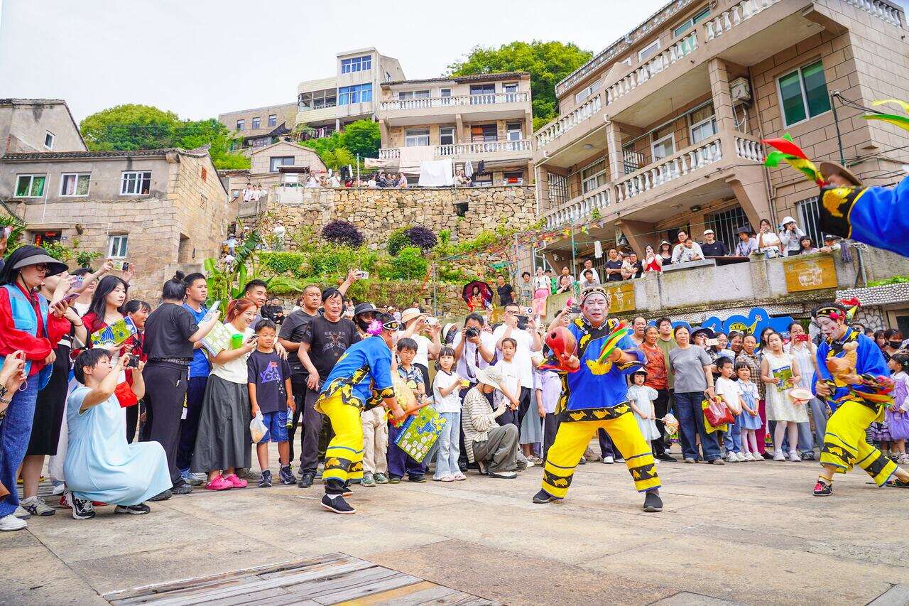 游客享“大餐”！温岭“文艺轻骑兵”送节目进景区