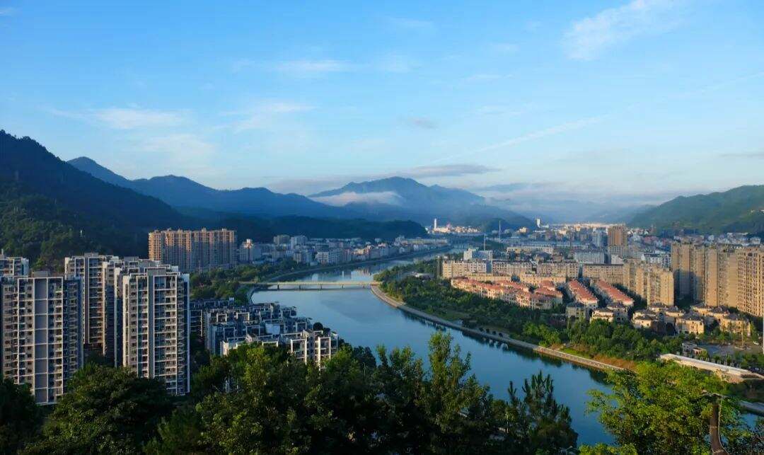 章宏奖《珠游溪畔》.jpg