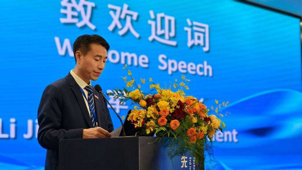 1988426678803619840.jpg 10257